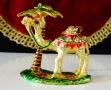Позлатена кутийка,фигура Камила,Палма,кристали. , снимка 1