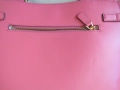 Оригинална дамска чанта GUESS от еко кожа в цвят корал, снимка 9