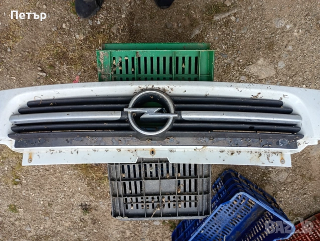 Решетка маска с емблема Опел виваро 2001-2006г, снимка 2 - Части - 54359882