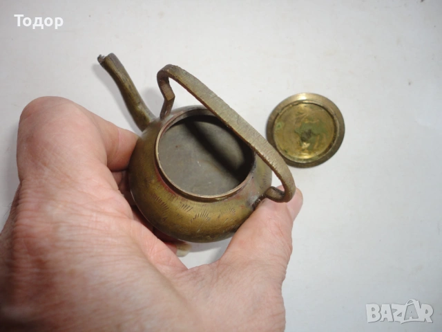 Старинен бронзов чайник съд гравюри , снимка 4 - Антикварни и старинни предмети - 54095521