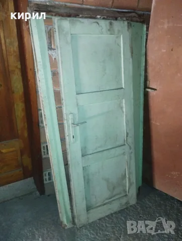 Врата с каса стара