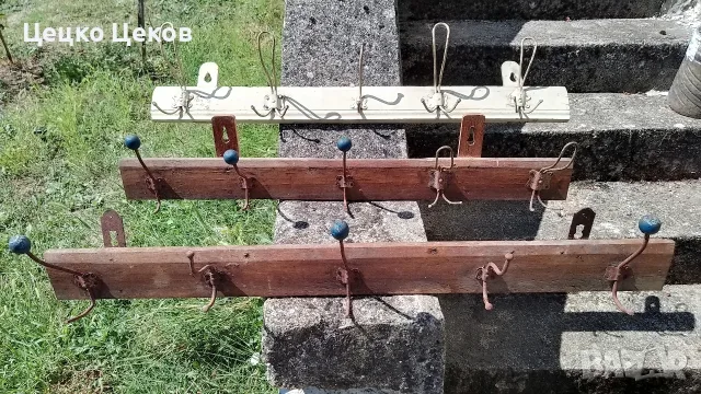 Стари дървени закачалки 