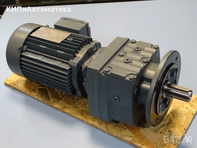 мотор редуктор SEW-EURODRIVE RF37DT80N4 Helical Gear Box Motor 0.75kW, снимка 5 - Резервни части за машини - 54580071