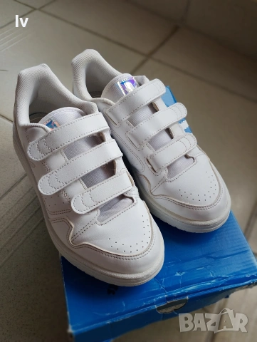 сникърси Adidas, снимка 4 - Детски маратонки - 54244450