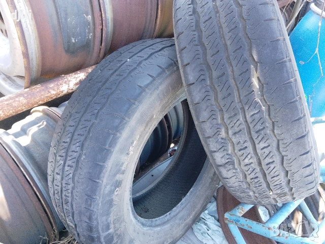 2 бр. бусови гуми 195/70R15C