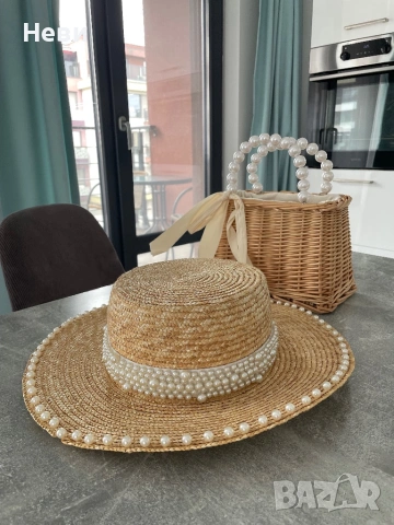 Сламена дамска шапка с декорация от перли