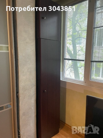 Продавам висок шкаф, снимка 2 - Шкафове - 54395817