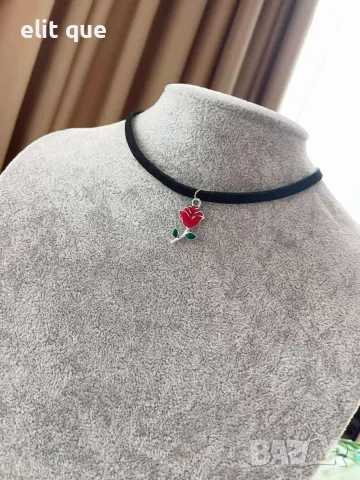 велурен чокър с роза , снимка 2 - Колиета, медальони, синджири - 55647056