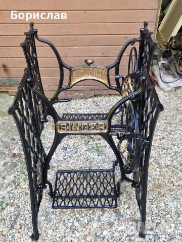 Метални крака от шевна машина Singer 