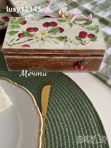 Дървена кутия с 6 пръстена за салфетки с черешки 🍒🌿🌸, снимка 10 - Прибори за хранене, готвене и сервиране - 54489952