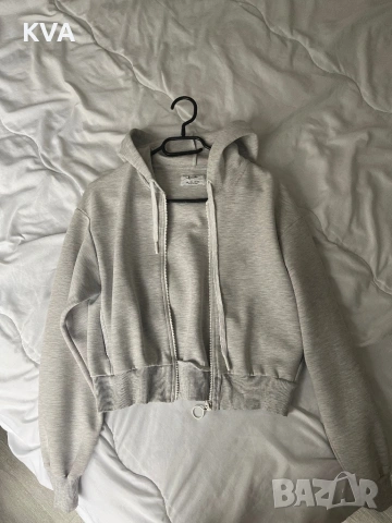 Дамско горнище Bershka, снимка 2 - Суичъри - 54928472