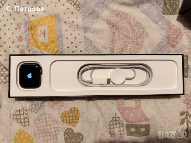 Apple watch SE Nike, снимка 2 - Смарт часовници - 54170865