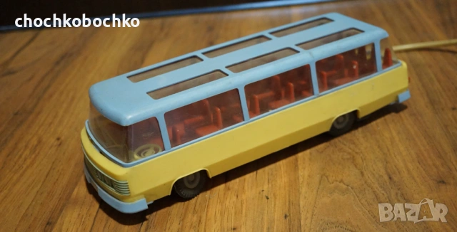 Стара Полска пластмасова играчка модел автобус на батерии, снимка 2 - Колекции - 54945200