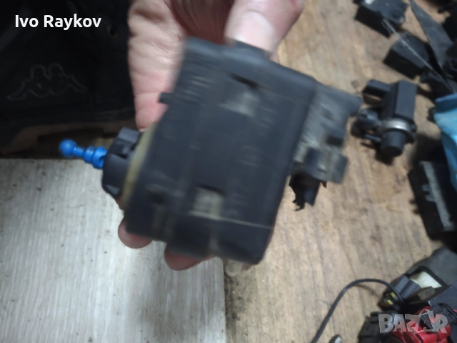 Мотор за регулиране на фаровете Renault 7700415343 , снимка 2 - Части - 54399262