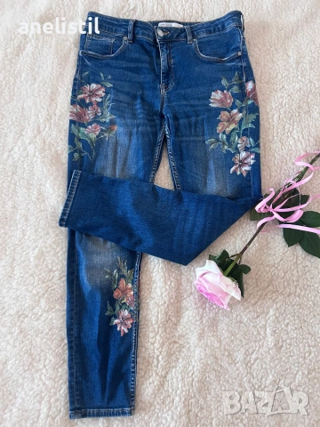 Дамски дънки ZARA Basic с флорална декорация – размер EUR 42