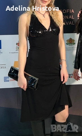 Стилна черна рокля размер С с бляскави пайети