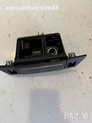 Пепелник преден за Chrysler 300C 3.0D (2009) 1090080 OEM, снимка 2 - Части - 55641369
