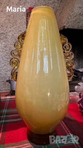 Рядка старинна арт ваза от гутно стькло (hand-blown art glass), изработена ръчно в средата на ХХ век