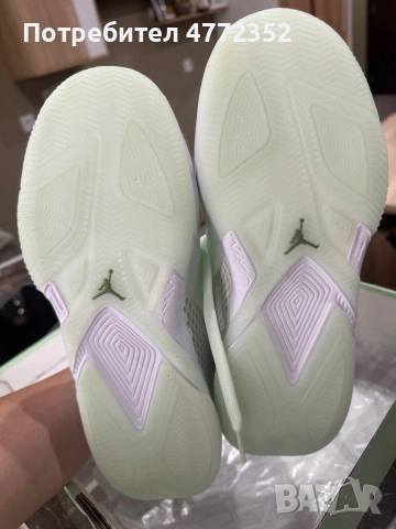 Дамски маратонки Nike Jordan, снимка 2 - Маратонки - 54780981