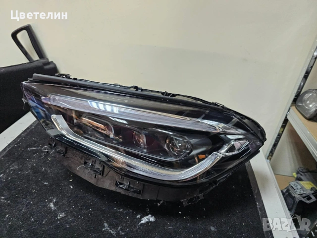 Ляв фар за Мерцедес GLA W247 в добро състояние. Продава се необорудван.
