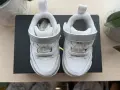 бебешки маратонки Jordan, снимка 1