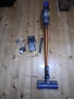 Отлична прахосмукачка Dyson V10 с добра батерия и аксесоари, снимка 1