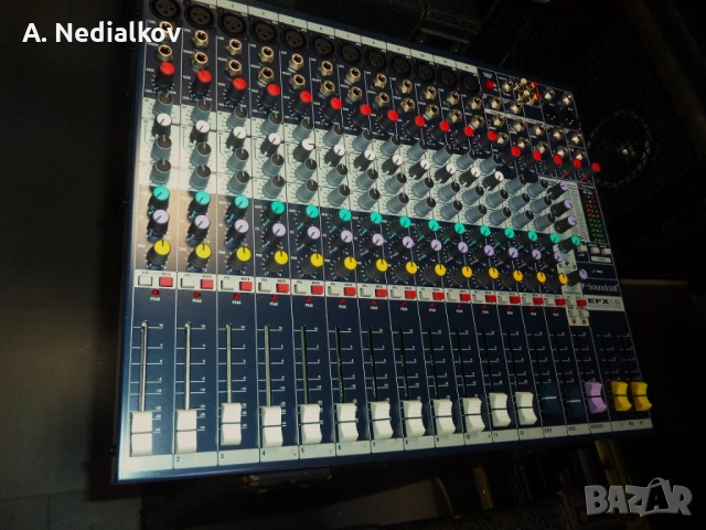 Soundcraft EFX12 audiomixer, снимка 7 - Ресийвъри, усилватели, смесителни пултове - 54843595