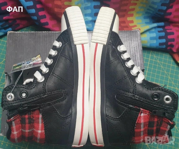 BritishKnights Black/Red Trainers Size EU29, детски , нови в кутия, снимка 3 - Детски маратонки - 54131052