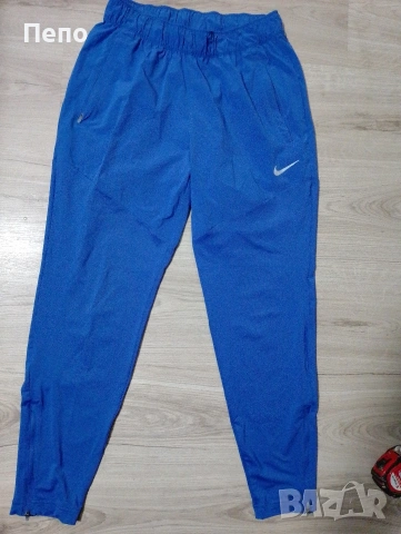 Долнището Nike