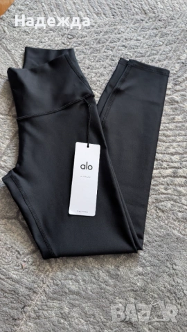 Alo Yoga 7/8 Оригинален Клин Размер XS, снимка 4 - Клинове - 54710568