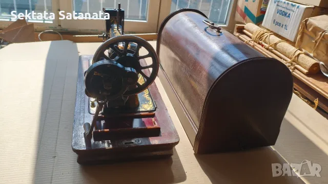  Ръчна шевна машина Naumann, снимка 2 - Шевни машини - 55438260