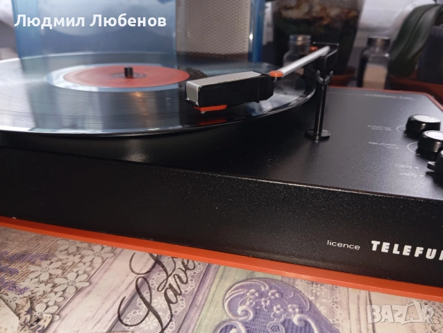 Малък преносим грамофон Telefunken mister hit с вграден усилвател и говорител , снимка 5 - Грамофони - 54980724