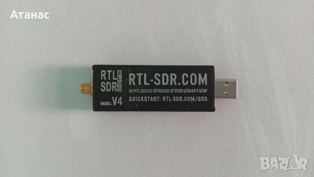 RTL-SDR Blog RTL-SDR V4 в комплект със статив за прозорец и антени