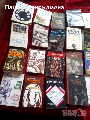 Продавам книги