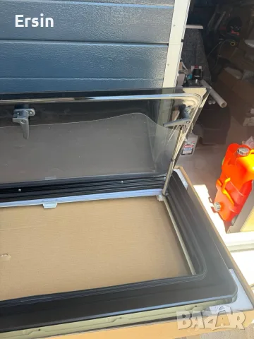 Прозорец Dometic Seitz с щора и комарник
(Чисто нов) 
Монтажен размер : 1000х500, снимка 13 - Къмпинг мебели - 55603528