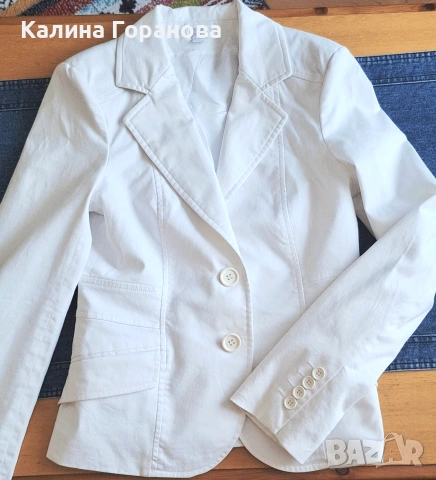 Бяло вталено сако DIKA
