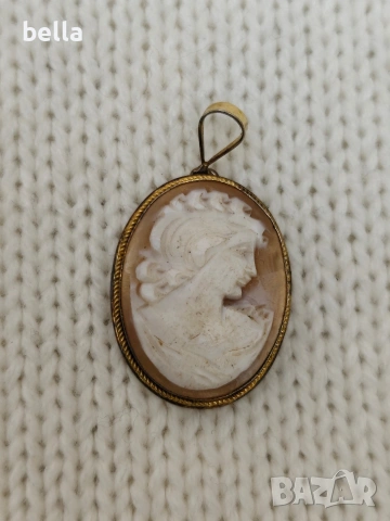 Сребърен стар медальон-камея -сребро с позлата,маркировка 800 проба.