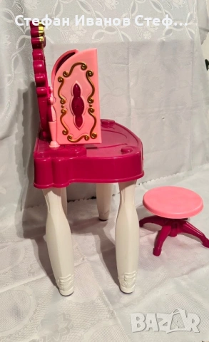 Детска тоалетка с огледало и столче, снимка 3 - Играчки за стая - 54231363