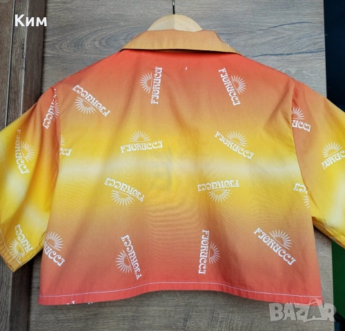 Къса кропната риза със слънца Fiorucci, снимка 2 - Ризи - 55081096