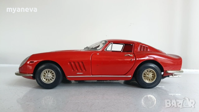 Ferrari 275 GTB 4 от 1966 г. в мащаб 1:18. Произведен е от компанията ERTL , USA. 