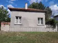 EДНОЕТАЖНА КЪЩА С ЛЯТНА КУХНЯ И ПРОСТОРЕН ДВОР, В С. ПОДКРЕПА, ОБЩ. ХАСКОВО, снимка 1