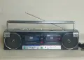 Радиокасетофон за ремонт или за части - Toshiba Cassette Boombox RT-SF75 / Japan, снимка 1