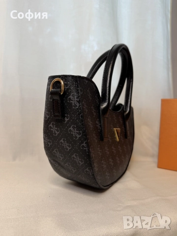 GUESS чанта тип лодка, снимка 2 - Чанти - 55671734