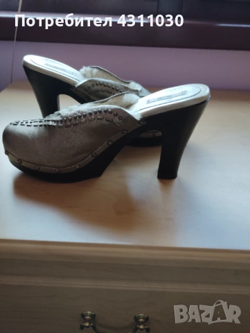 Нови златисти дамски чехли 40 номер, снимка 7 - Дамски обувки на ток - 53412850