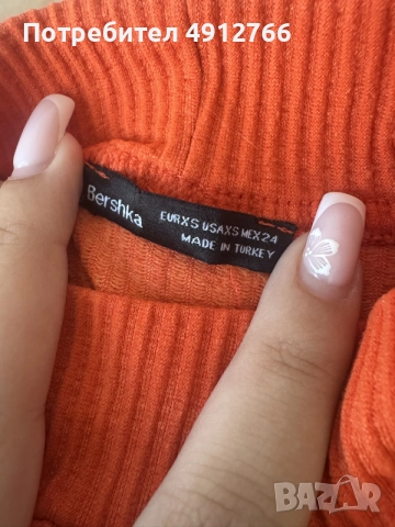 Оранжев рипсен кроп топ / потник с висока яка Bershka (размер XS), снимка 3 - Корсети, бюстиета, топове - 55596222