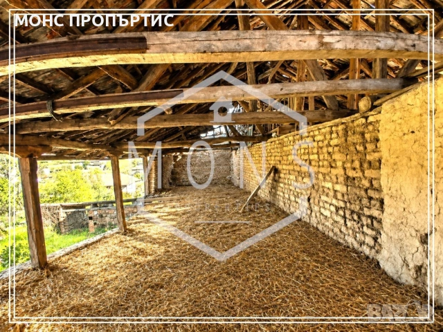 Продава се къща за ремонт с обширен двор и лице на две улици в с. Добромирка, обл. Габрово., снимка 4 - Къщи - 54453947