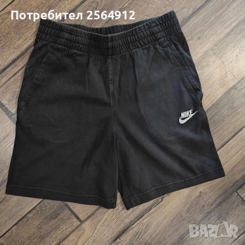 продавам къси панталони на Найк