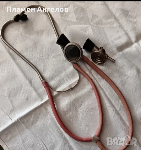 Стар медицински инструмент. Винтидж стетоскоп. 