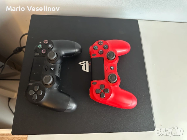 Playstation 4 Pro с два контролера