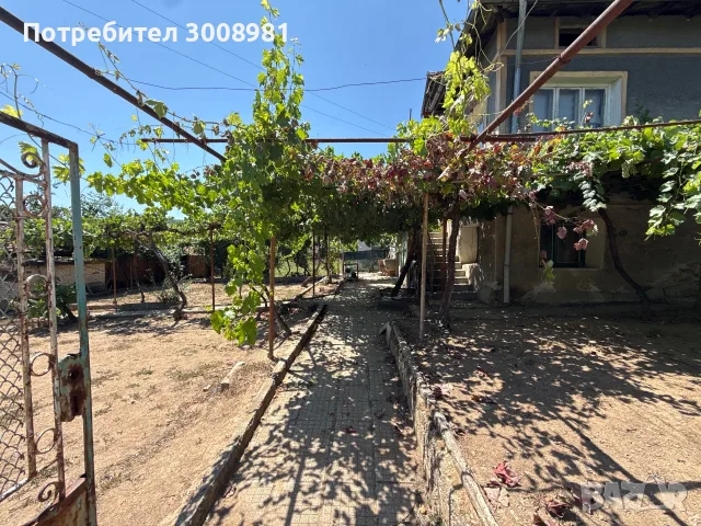 Къща с двор с. Мухово, снимка 3 - Къщи - 55584124